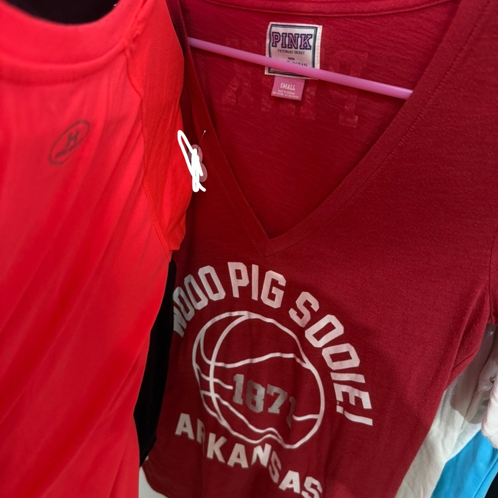 PINK Victoria's Secret Arkansas Red Short Sleeve Tee
